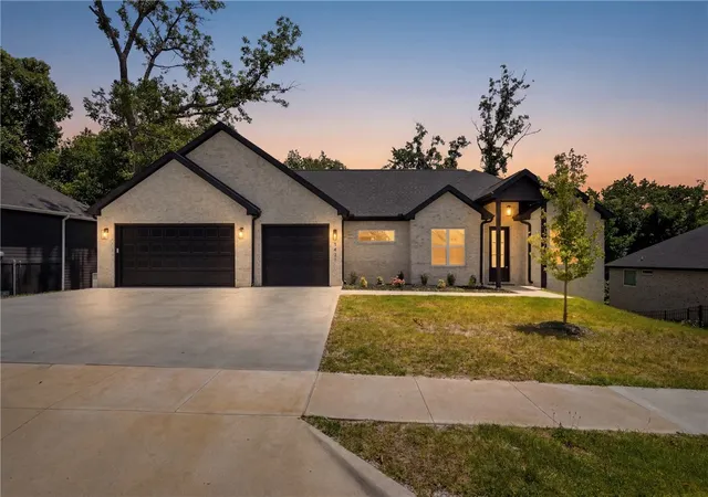 1st image of 1421 Lee St, Pea Ridge, AR 72751 | MLS# 1356247