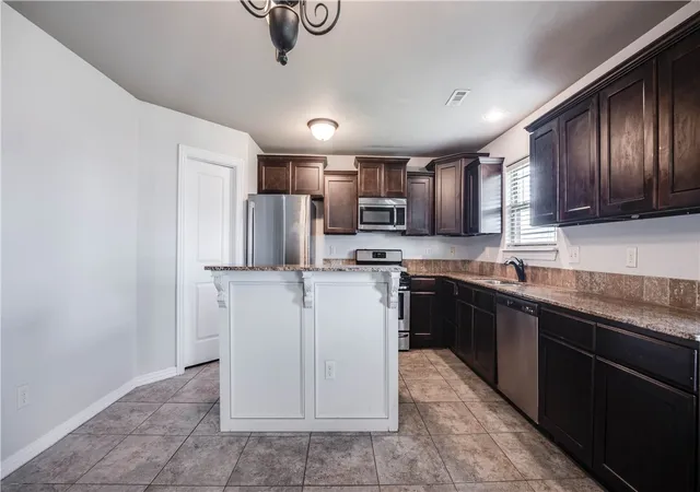 5th image of 1410 Abbey Ln, Centerton, AR 72719 | MLS# 1356111