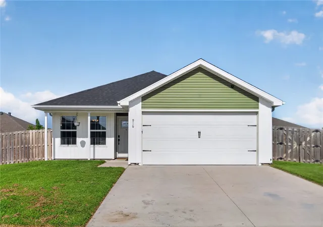 1st image of 916 Crow St, Siloam Springs, AR 72761 | MLS# 1356252