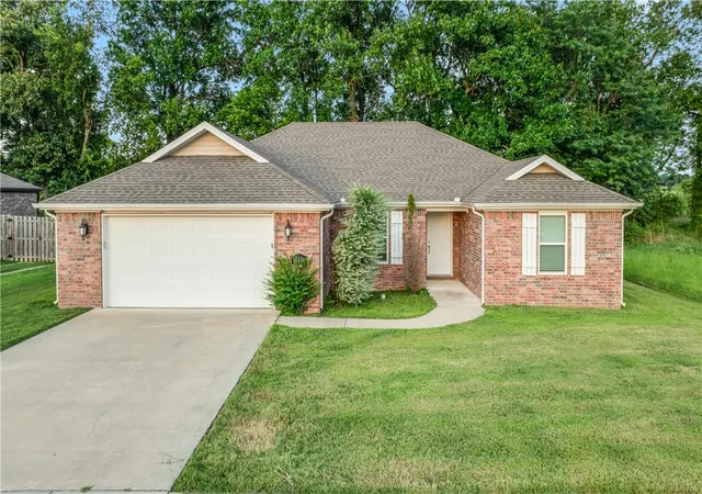 1st image of 114 Lion Dr, Gravette, AR 72736 | MLS# 1356293
