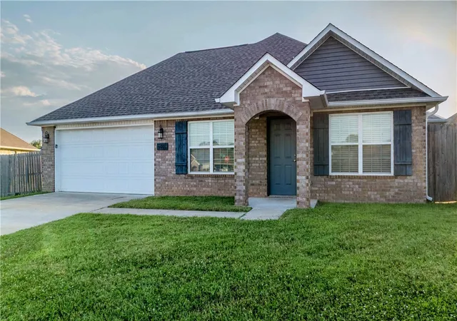 2nd image of 2000 Greenwood Ct, Gentry, AR 72734 | MLS# 1356272