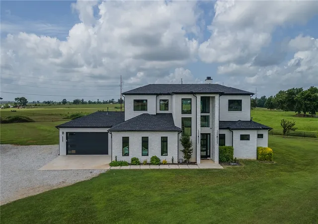 2nd image of 10796 Grand Summit Ln, Bentonville, AR 72713 | MLS# 1356157