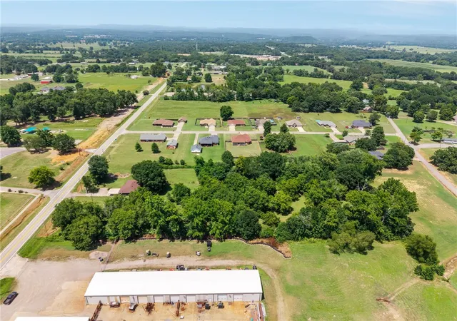 33rd image of 1304 N Main St, Mulberry, AR 72947 | MLS# 1356178