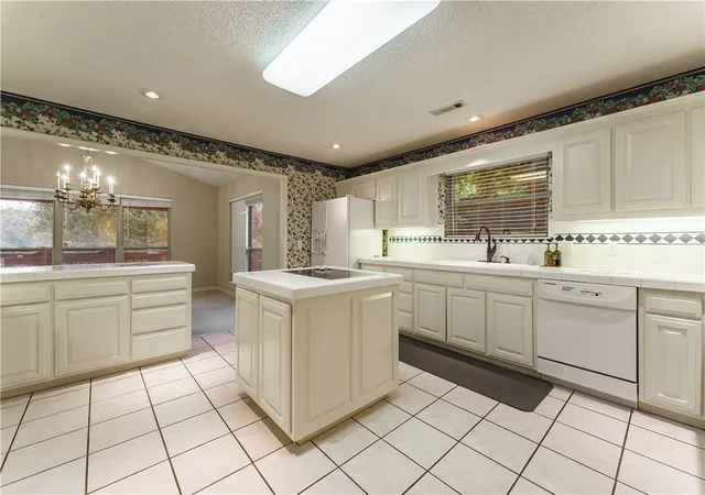 Photo 3 of Single family home for sale at 21 Castleford Dr, Bella Vista, AR 72714 | MLS# 1356382 | Listing updated on 2026-08-27