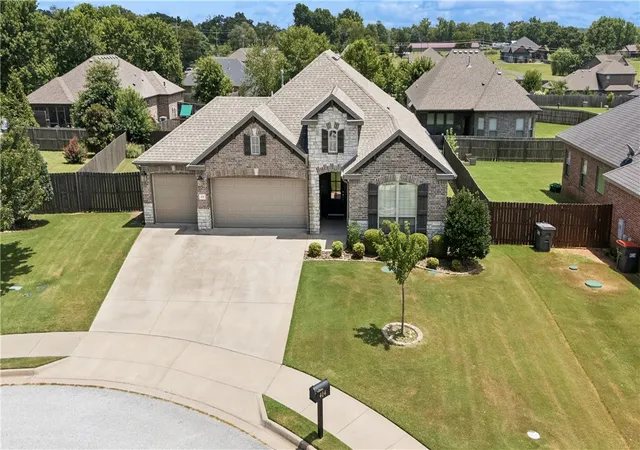 2nd image of 404 Orchard Cir, Cave Springs, AR 72718 | MLS# 1356322