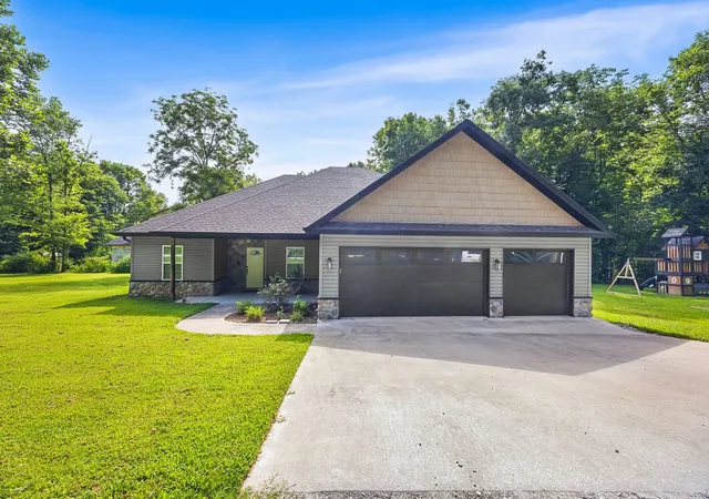 1st image of 1 Halvergate Ln, Bella Vista, AR 72715 | MLS# 1356408