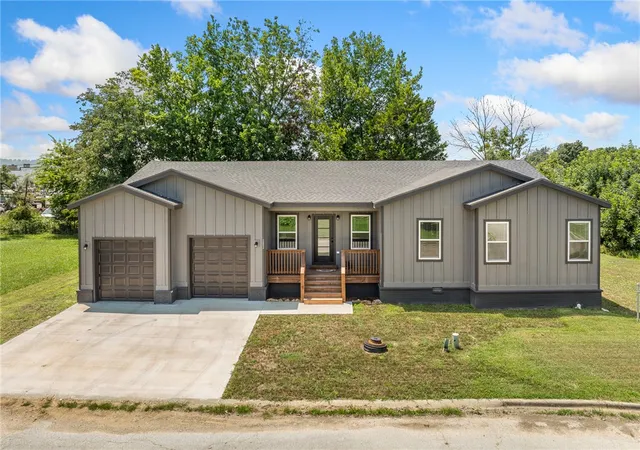 1st image of 202 Forest Ave, Green Forest, AR 72638 | MLS# 1356102