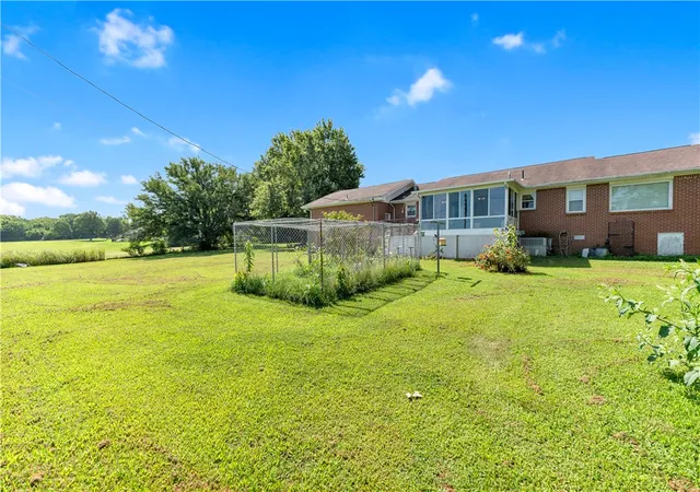 24th image of 102 Jenkins Rd, Prairie Grove, AR 72753 | MLS# 1356557