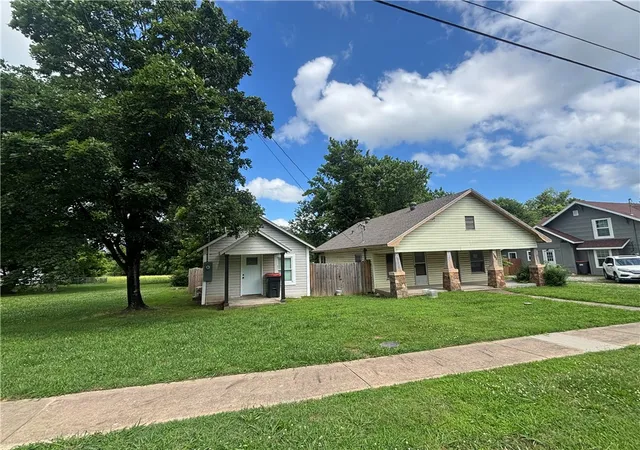 2nd image of 302 & 304 N Main Ave, Lincoln, AR 72744 | MLS# 1356490