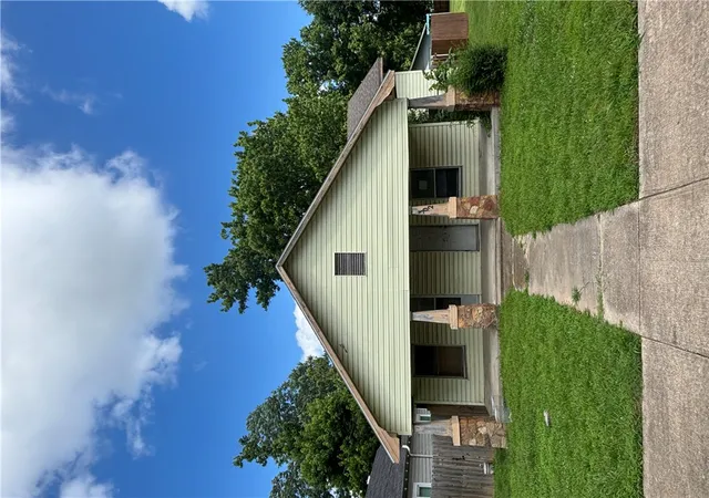 3rd image of 302 & 304 N Main Ave, Lincoln, AR 72744 | MLS# 1356490