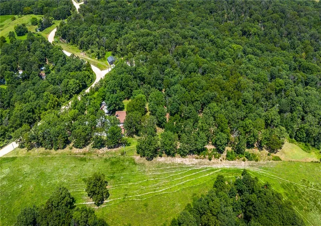 3rd image of 307 County Road 645, Green Forest, AR 72638 | MLS# 1356583