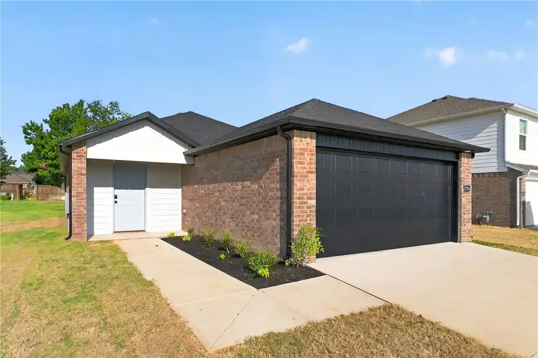 Photo 1 of Single family home for sale at 609 Sw Benton Ave, Gentry, AR 72734 | MLS# 1356585 | Listing updated on 2026-10-23