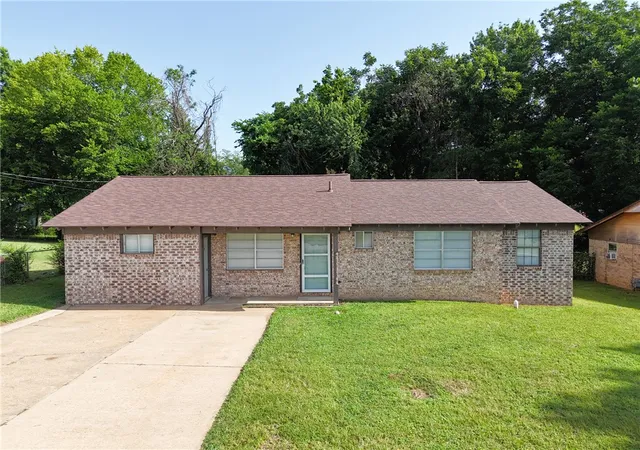 1st image of 1308 Oakland St, Clarksville, AR 72830 | MLS# 1356592