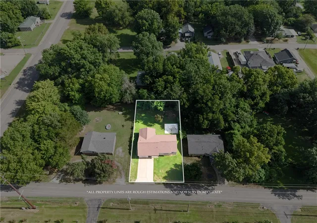 9th image of 1308 Oakland St, Clarksville, AR 72830 | MLS# 1356592