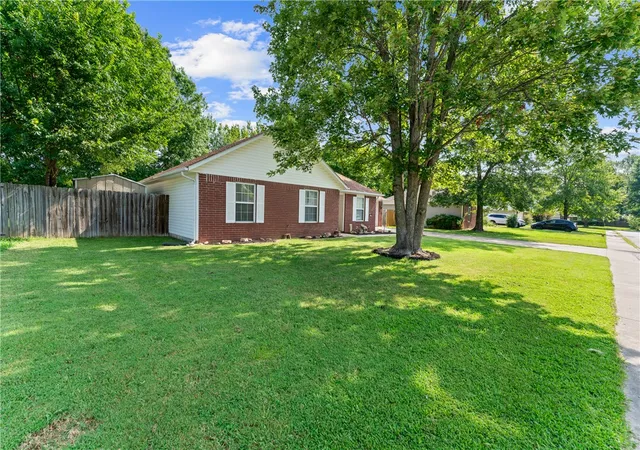 3rd image of 2224 S Brandi Dr, Fayetteville, AR 72701 | MLS# 1356604