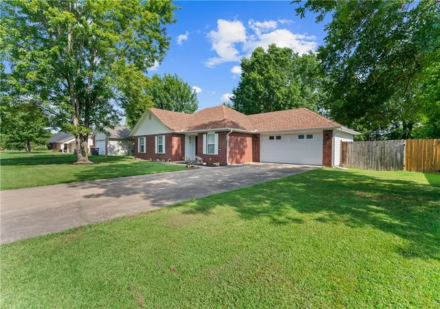 4th image of 2224 S Brandi Dr, Fayetteville, AR 72701 | MLS# 1356604