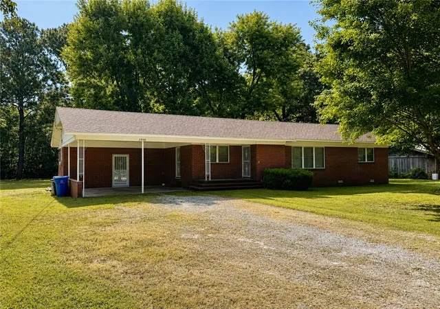 2nd image of 1350 S Lake Sequoyah Dr, Fayetteville, AR 72701 | MLS# 1356613