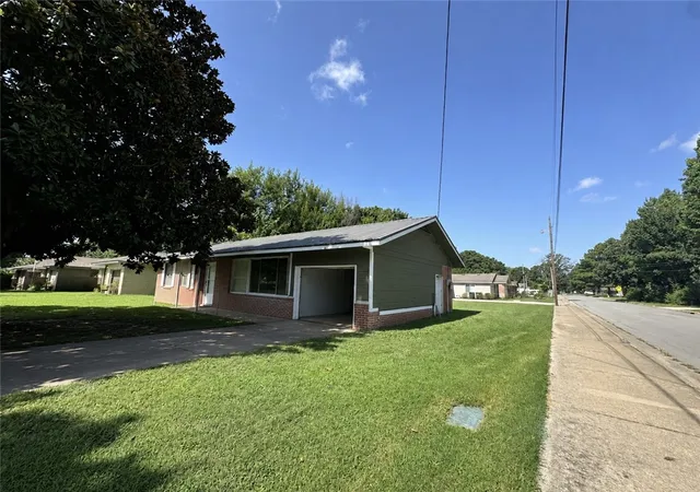 2nd image of 708 Lawndale Dr, Springdale, AR 72764 | MLS# 1356553