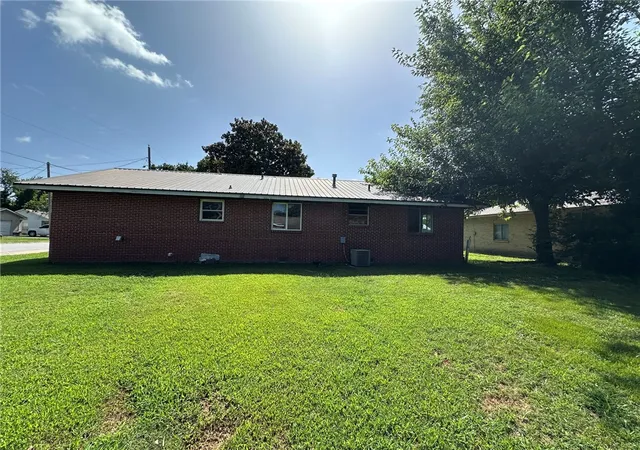 3rd image of 708 Lawndale Dr, Springdale, AR 72764 | MLS# 1356553