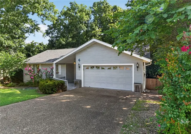 3rd image of 4 Brecknock Dr, Bella Vista, AR 72714 | MLS# 1356568
