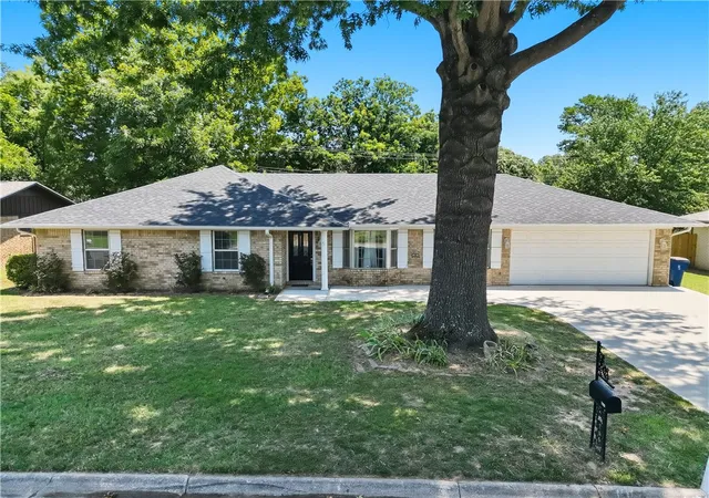 Photo 2 of Single family home for sale at 8217 Meadow Dr, Fort Smith, AR 72908 | MLS# 1356603 | Listing updated on 2026-09-16