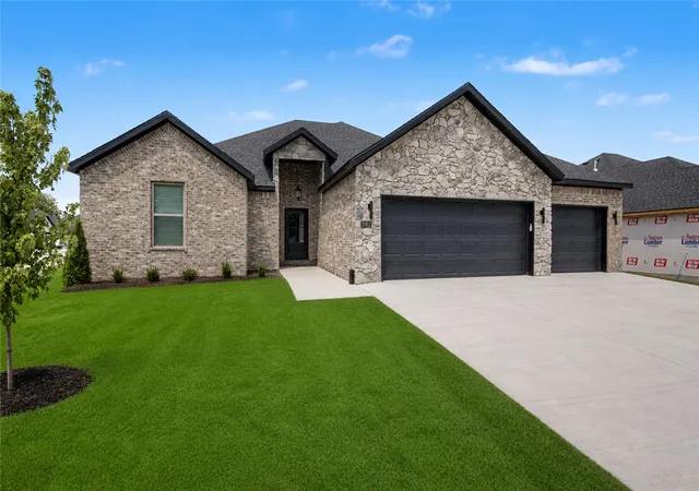2nd image of 2002 N Dagan St, Siloam Springs, AR 72761 | MLS# 1356628