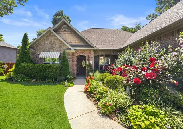 2nd image of 24 Granshire Dr, Bella Vista, AR 72714 | MLS# 1356354