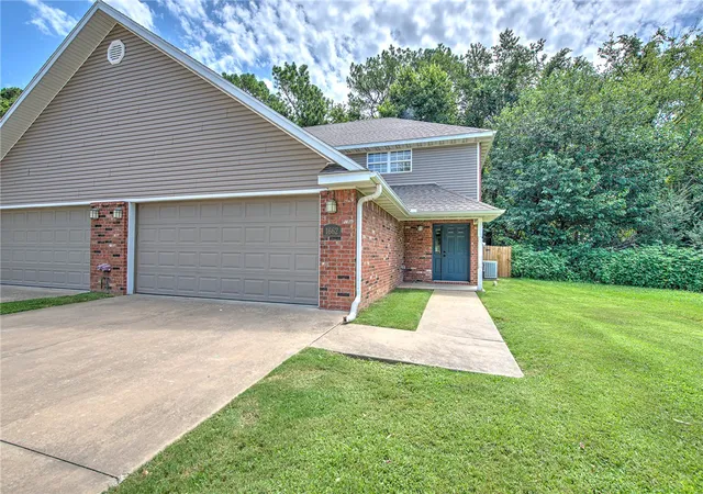 Photo 2 of Multi family home for sale at 1662 & 1664 Evening Shade Dr, Fayetteville, AR 72703 | MLS# 1356291 | Listing updated on 2026-10-04
