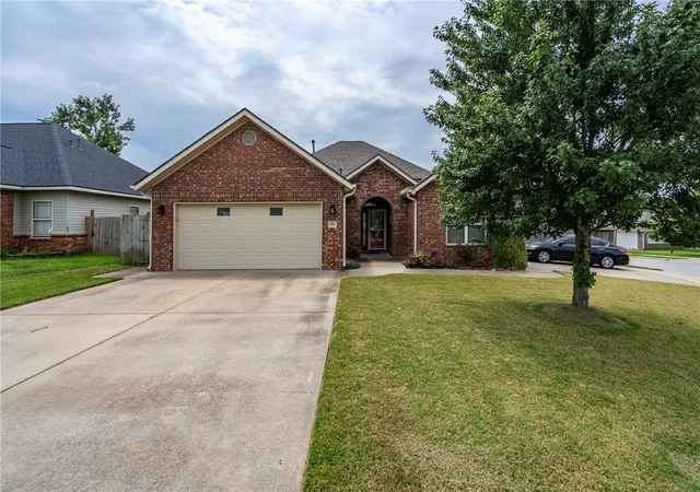 1st image of 804 Gail Dr, Siloam Springs, AR 72761 | MLS# 1356608