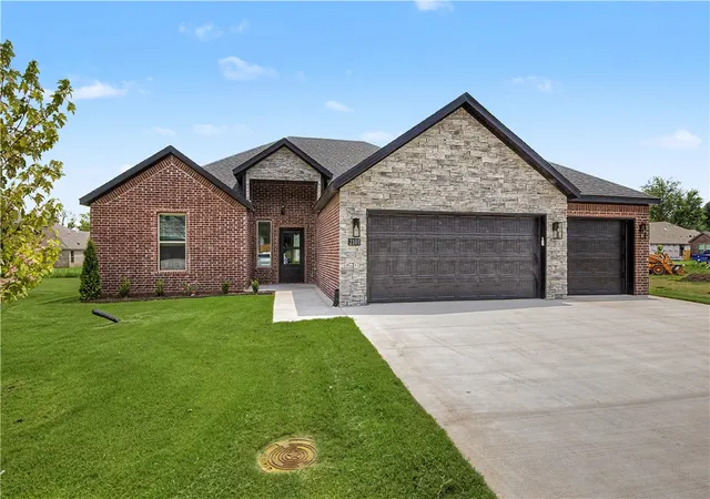 2nd image of 2101 N Chanae St, Siloam Springs, AR 72761 | MLS# 1356624