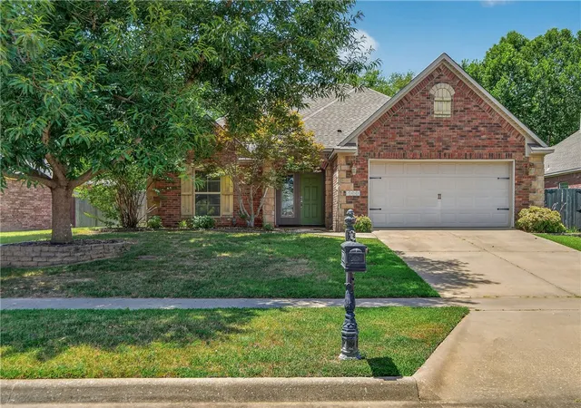1st image of 2555 N Trafalger Dr, Fayetteville, AR 72704 | MLS# 1356532