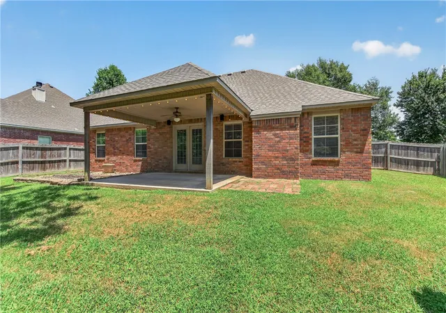 2nd image of 2555 N Trafalger Dr, Fayetteville, AR 72704 | MLS# 1356532