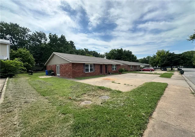 2nd image of 2748 & 2750 N Arroyo Ave, Fayetteville, AR 72703 | MLS# 1356360