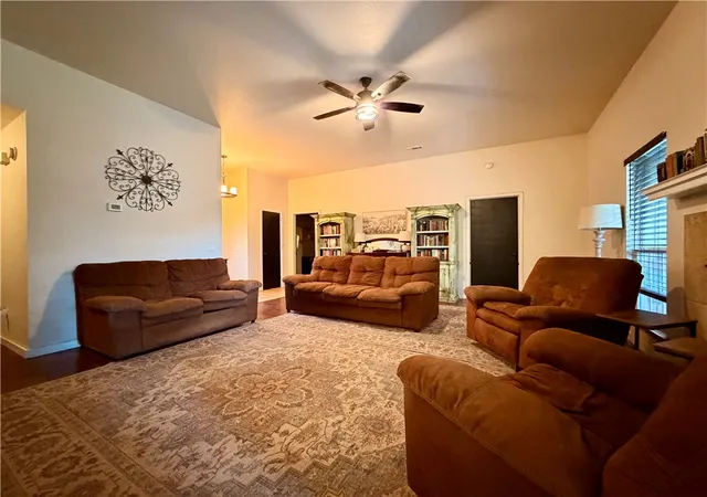 4th image of 215 Elizabeth, Huntsville, AR 72740 | MLS# 1356757