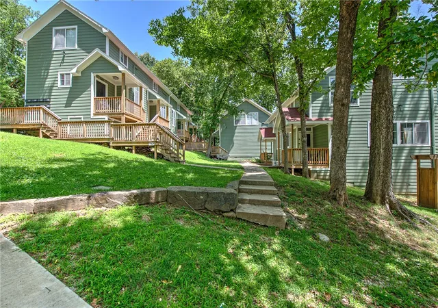 2nd image of 229 Gregg Ave #1C, Fayetteville, AR 72701 | MLS# 1356770
