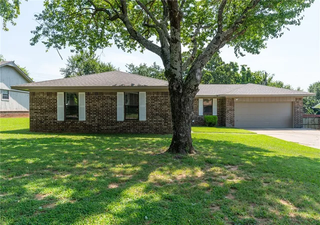 1st image of 1304 Kingswood St, Alma, AR 72921 | MLS# 1356253