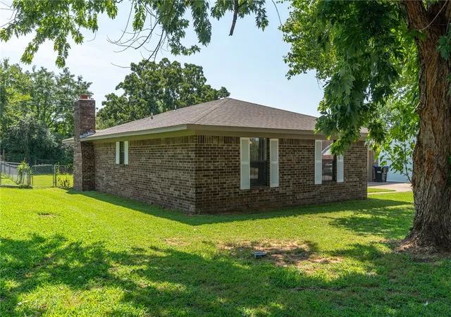 2nd image of 1304 Kingswood St, Alma, AR 72921 | MLS# 1356253