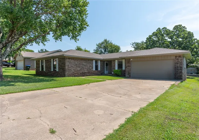 3rd image of 1304 Kingswood St, Alma, AR 72921 | MLS# 1356253