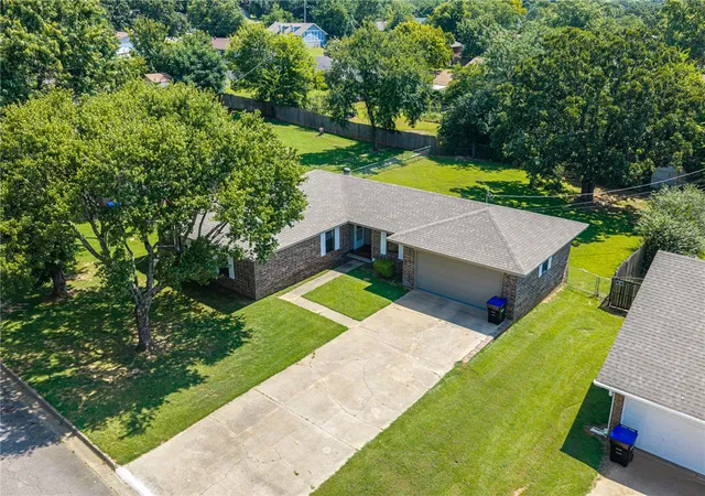 4th image of 1304 Kingswood St, Alma, AR 72921 | MLS# 1356253