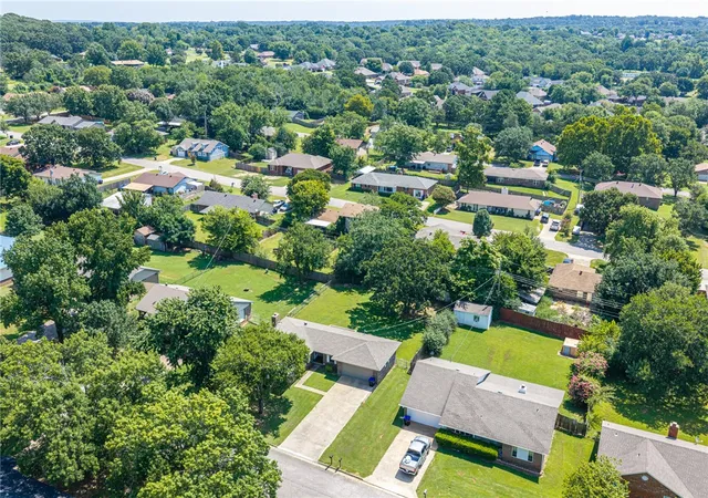 5th image of 1304 Kingswood St, Alma, AR 72921 | MLS# 1356253