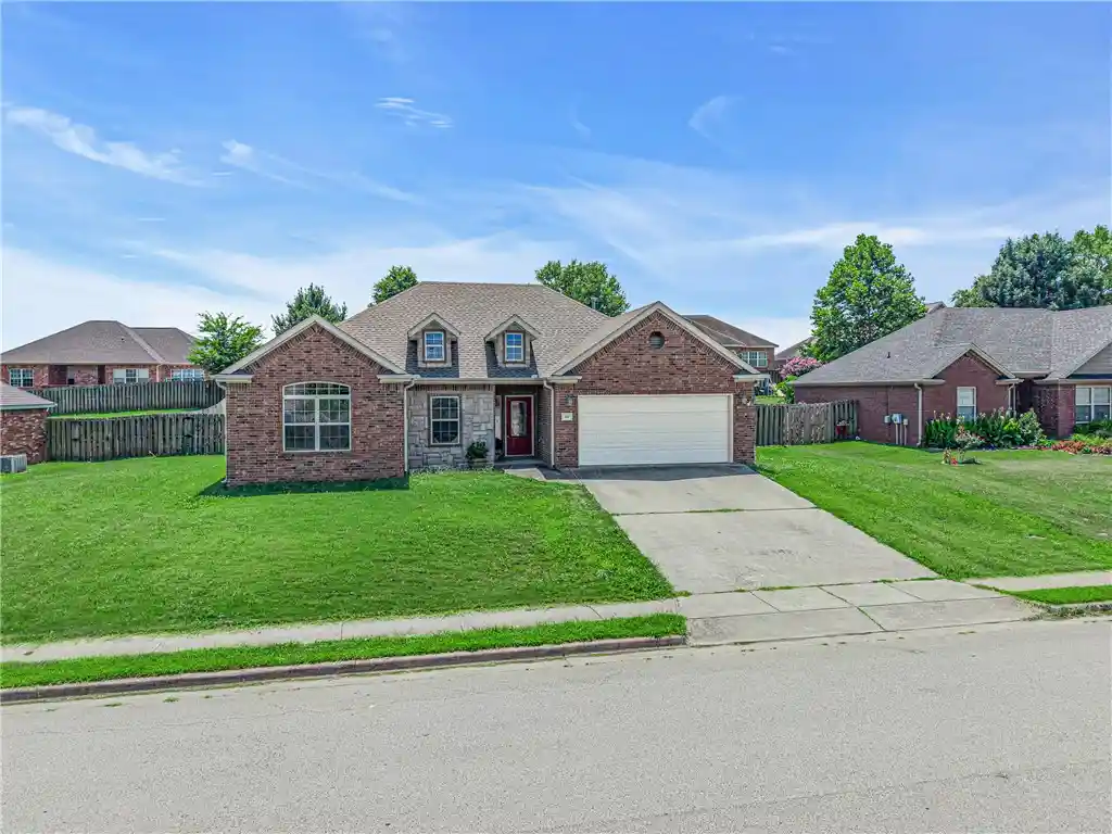 Photo 1 of Single family home for sale at 450 Beasley Dr, Centerton, AR 72719 | MLS# 1356657 | Listing updated on 2026-10-23