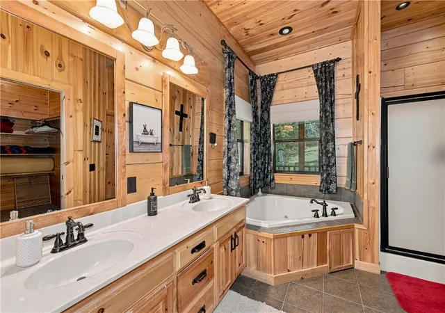 Photo 4 of Single family home for sale at 22365 N Log Cabin Dr, Sulphur Springs, AR 72768 | MLS# 1356398 | Listing updated on 2026-08-26