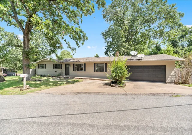 1st image of 4 Enfield Dr, Bella Vista, AR 72715 | MLS# 1356802