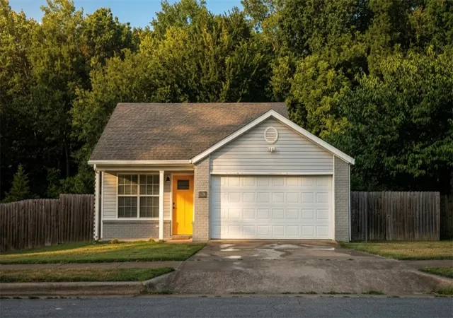 2nd image of 1852 N Pine Cone Dr, Fayetteville, AR 72704 | MLS# 1356826