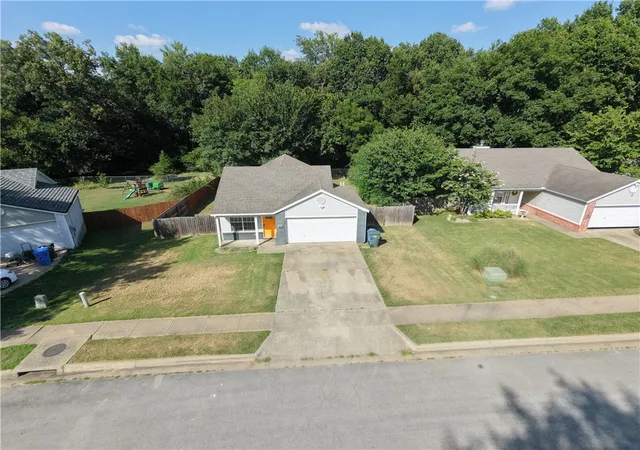 3rd image of 1852 N Pine Cone Dr, Fayetteville, AR 72704 | MLS# 1356826
