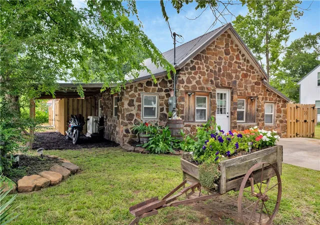 1st image of 112 W Thurman St, Prairie Grove, AR 72753 | MLS# 1354577