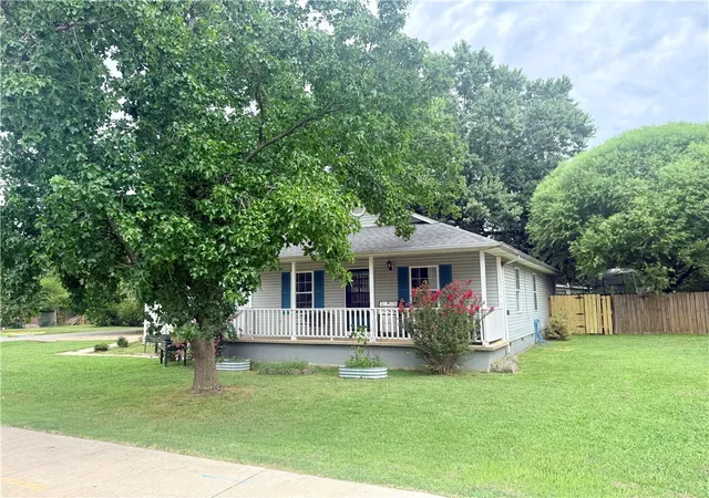 1st image of 402 Se El Paso St, Gravette, AR 72736 | MLS# 1356870