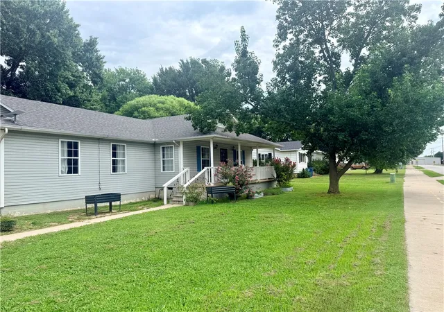 3rd image of 402 Se El Paso St, Gravette, AR 72736 | MLS# 1356870