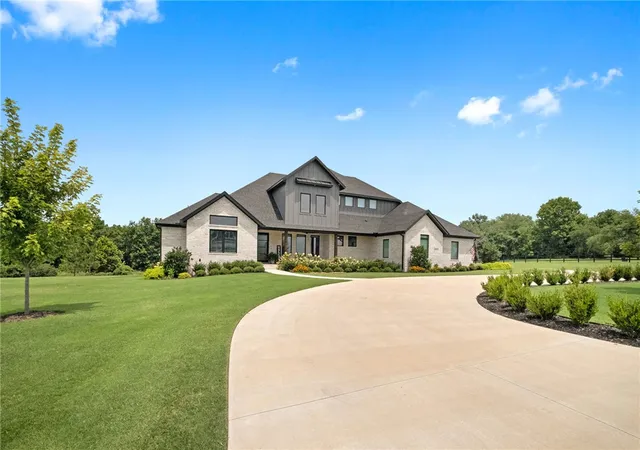 2nd image of 2664 Highlands Wy, Springdale, AR 72762 | MLS# 1356933