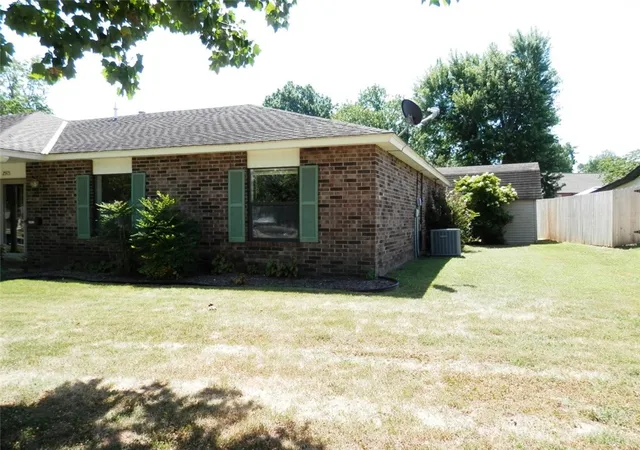 2nd image of 2915 Parkwood Dr, Rogers, AR 72756 | MLS# 1357044